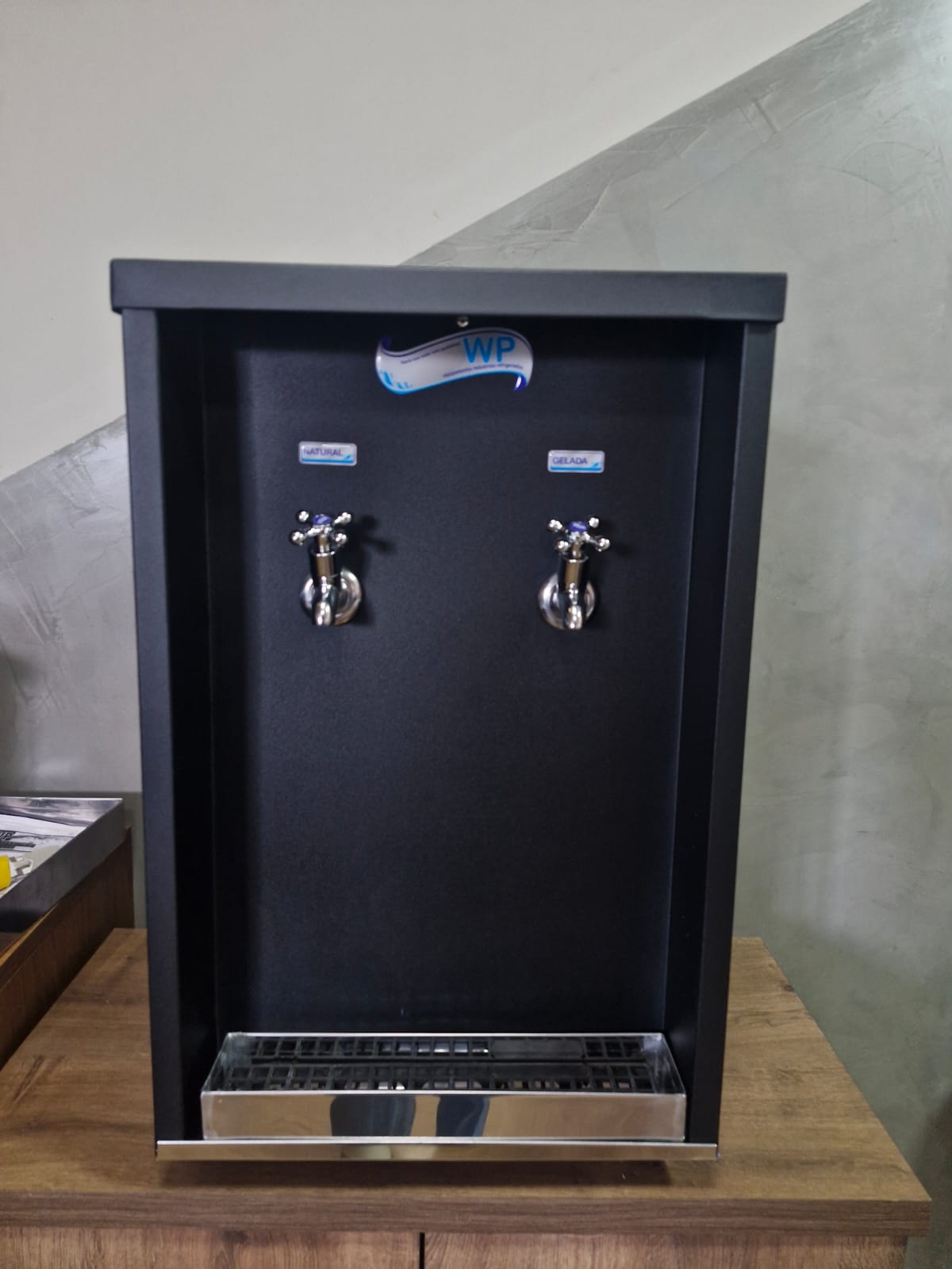 BEBEDOURO INDUSTRIAL P/BANCADA - 15 LITROS WP - 1TN/1TG EMBUTIDO - PRETO